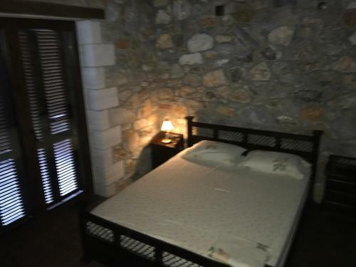 Petrini Villa Avramilias