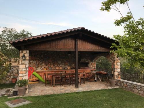 Petrini Villa Avramilias