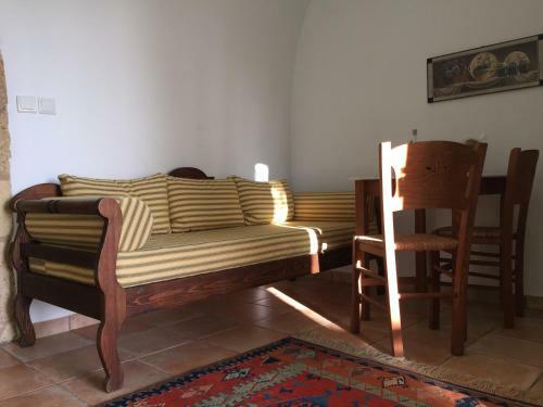 Hostal Villa Lemonia - Guest House