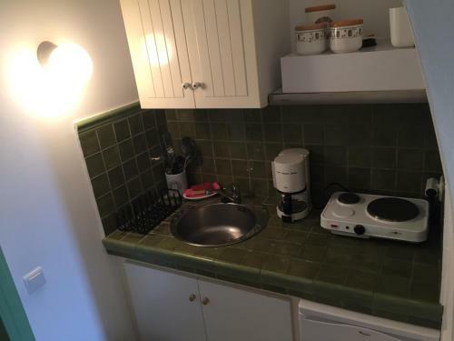 Hostal Villa Lemonia - Guest House