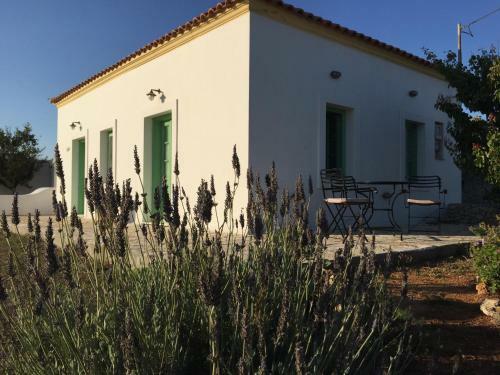 Hostal Villa Lemonia - Guest House