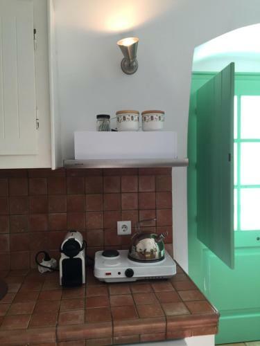 Hostal Villa Lemonia - Guest House