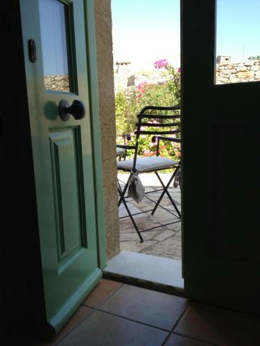 Hostal Villa Lemonia - Guest House