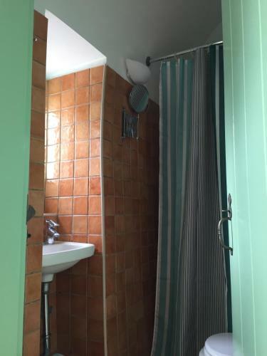 Hostal Villa Lemonia - Guest House