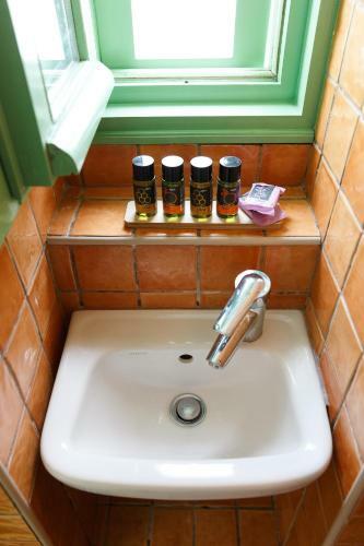 Hostal Villa Lemonia - Guest House
