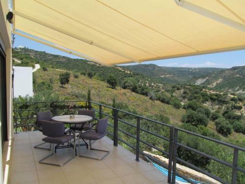 Luxurious Villa In Foinikounta With Panoramic View