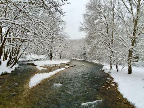 Hostal Dipla Sto Potami (Next To The River)