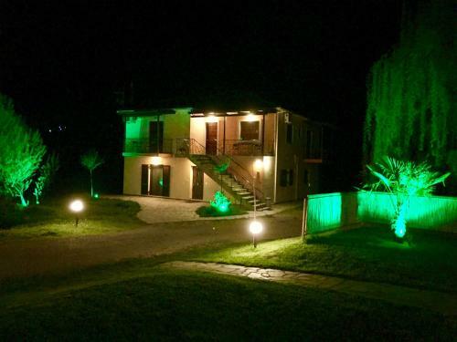 Hostal Dipla Sto Potami (Next To The River)