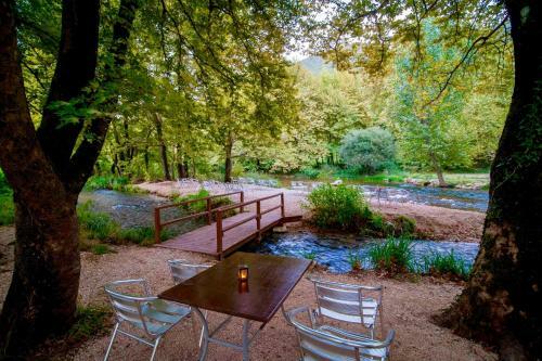 Hostal Dipla Sto Potami (Next To The River)