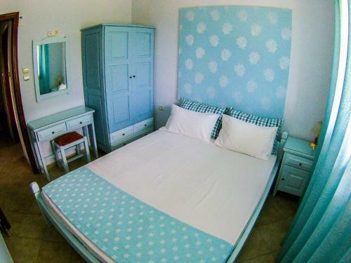 Paradise Studios & Apartments