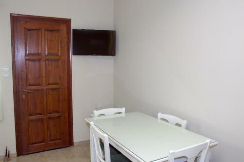 Paradise Studios & Apartments