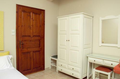 Paradise Studios & Apartments