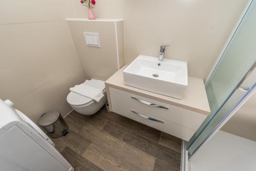 Apartamento Andy 2 Modern & Centrally Ap With A Pool