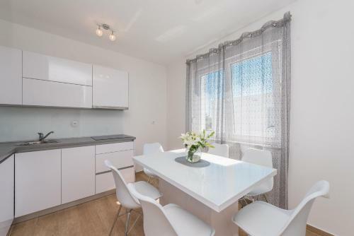 Apartamento Andy 2 Modern & Centrally Ap With A Pool