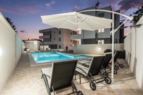 Apartamento Andy 2 Modern & Centrally Ap With A Pool