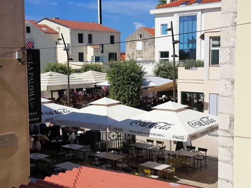 Apartamentos Fever On A Main Square