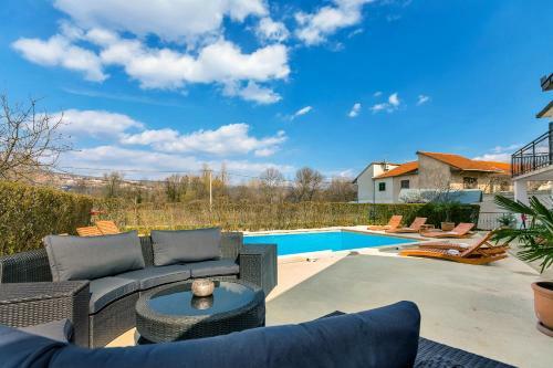 Villa Imota With Swimming Pool