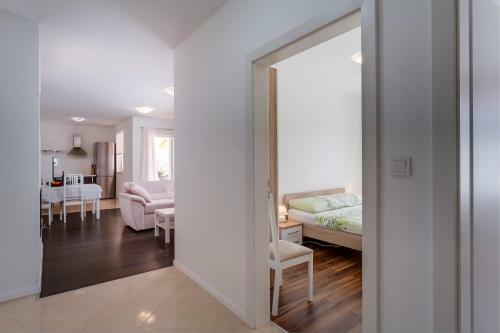 Apartment Mirna