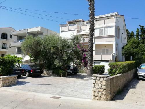 Cozy Apartment Branka With Nice Garden
