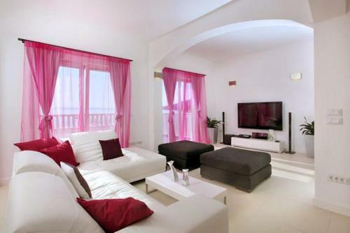 Dicmo Villa Sleeps 10 Pool Wifi