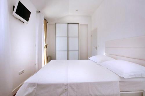 Dicmo Villa Sleeps 10 Pool Wifi