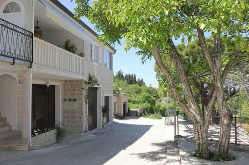Holiday House Pine Tree