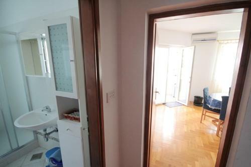 Pinter Apartment