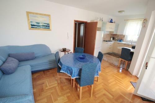Pinter Apartment