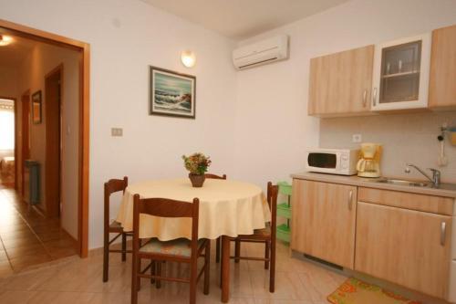 Apartments With A Parking Space Novigrad - 7020