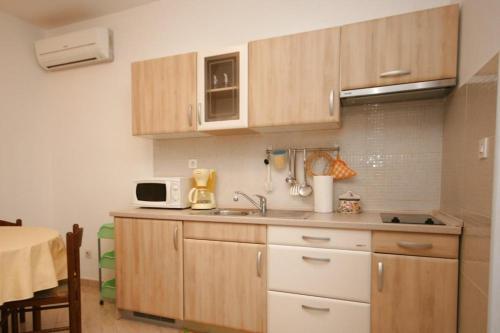Apartments With A Parking Space Novigrad - 7020