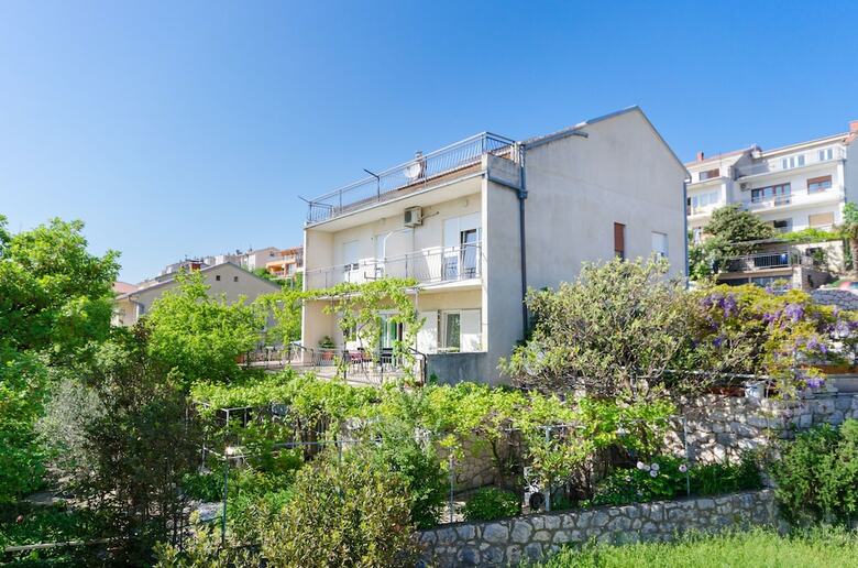 Hostal Apartments And Room Drazen