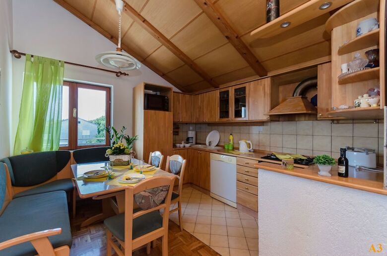 Hostal Apartments And Room Drazen