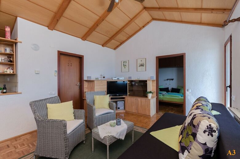 Hostal Apartments And Room Drazen