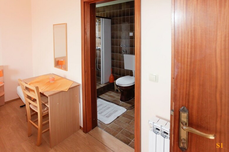 Hostal Apartments And Room Drazen