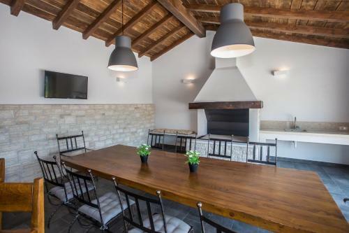 Looking For A Beautiful View And Privacy - Villa Mirna