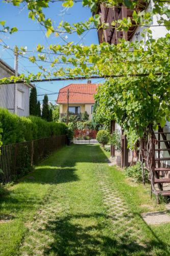 Anik� Apartman