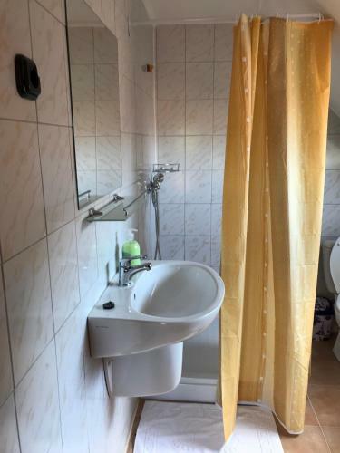 Hostal �v�r 12 Vend�gh�z