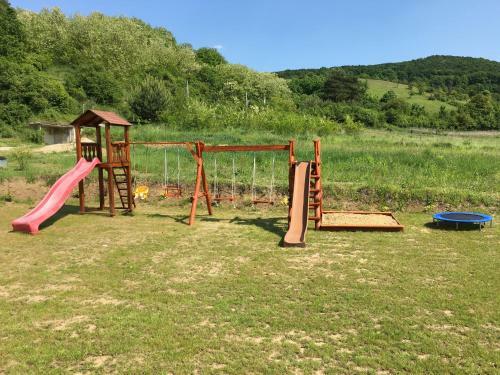 Hostal B�nv�lgye Guest House