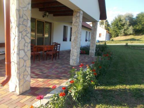Hostal B�nv�lgye Guest House