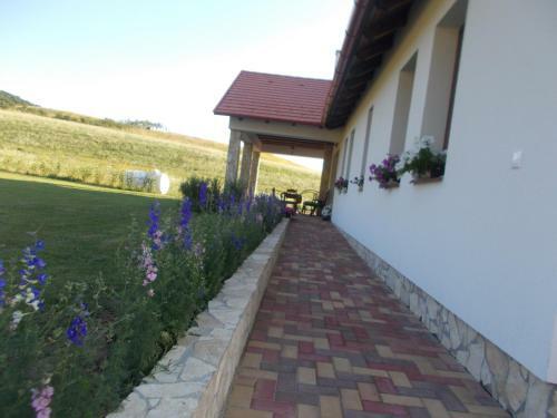 Hostal B�nv�lgye Guest House