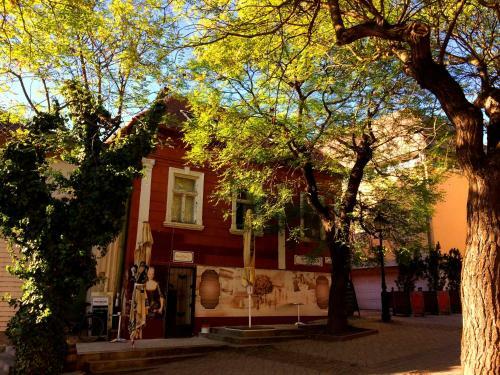 Hostal Eszterhazy Guesthouse