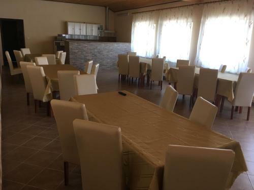 Hostal Airport K�roly Centr�l 75