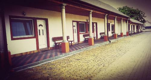 Hostal Airport K�roly Centr�l 75