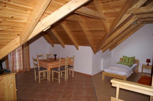 Hostal �regt�lgy Panzio