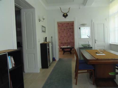 R�zsakert Apartman