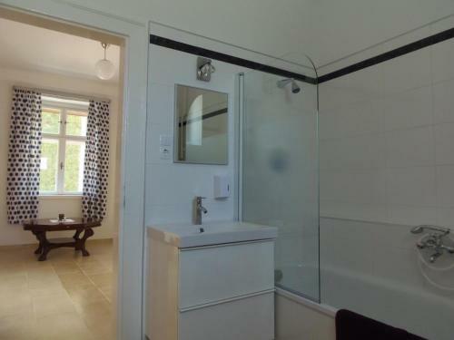 R�zsakert Apartman