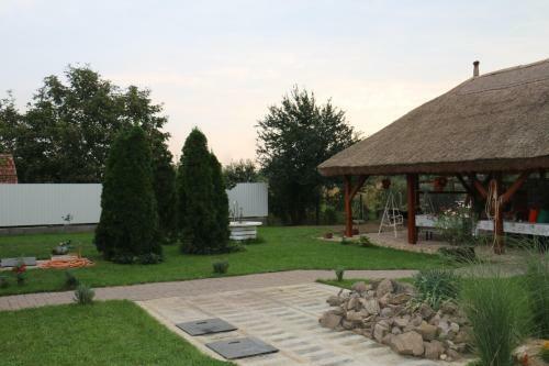 Hostal Menyecskeh�z