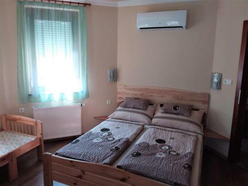 Nefelejcs Fagyiz� �s Apartmanh�z