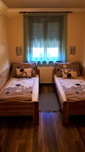 Nefelejcs Fagyiz� �s Apartmanh�z