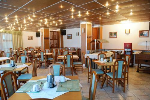 Hotel Toldi Fogad�
